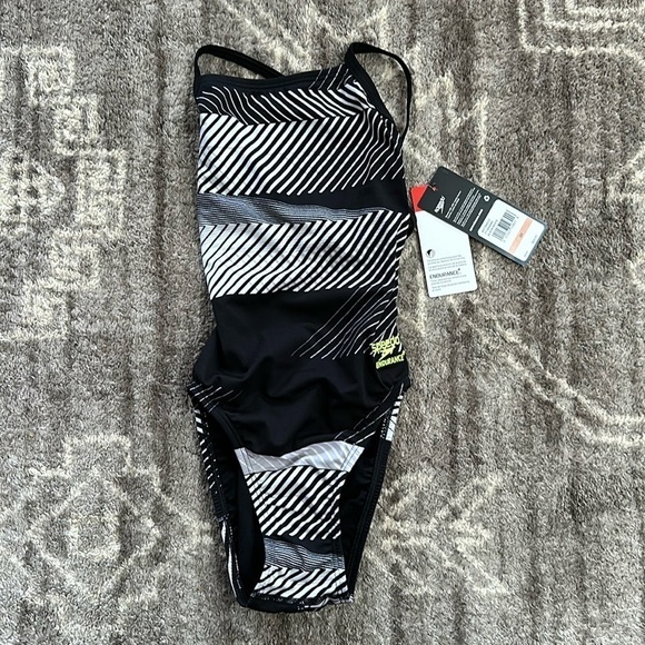NWT Speedo Endurance Cross back One Piece Swimsuit Black White Womens Size 22 - Picture 1 of 2